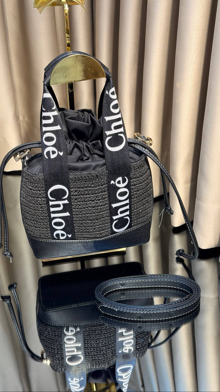 Chloe 