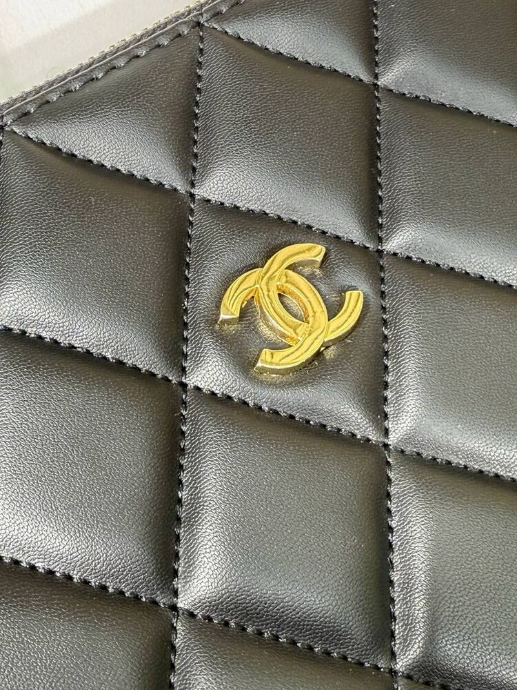Chanel clutch