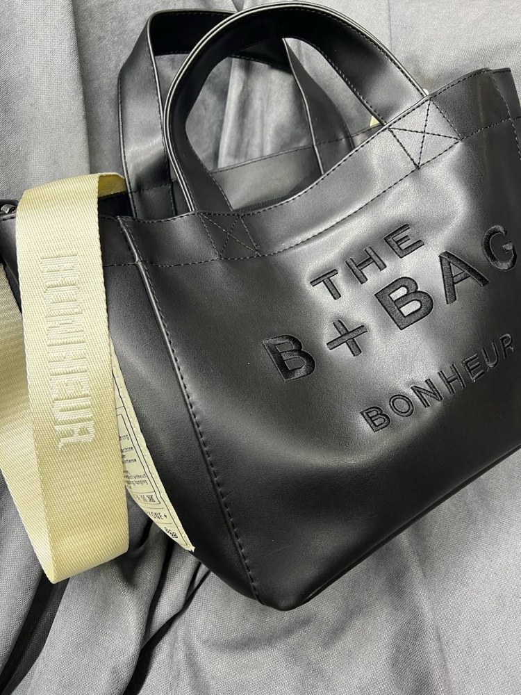 The tote bag