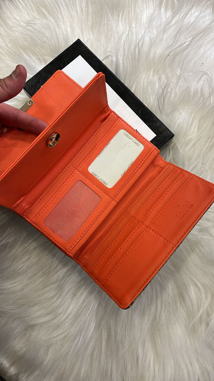 Gucci cüzdan