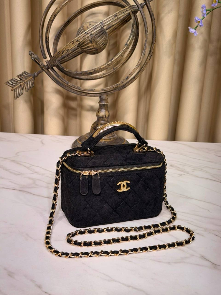 Chanel süet