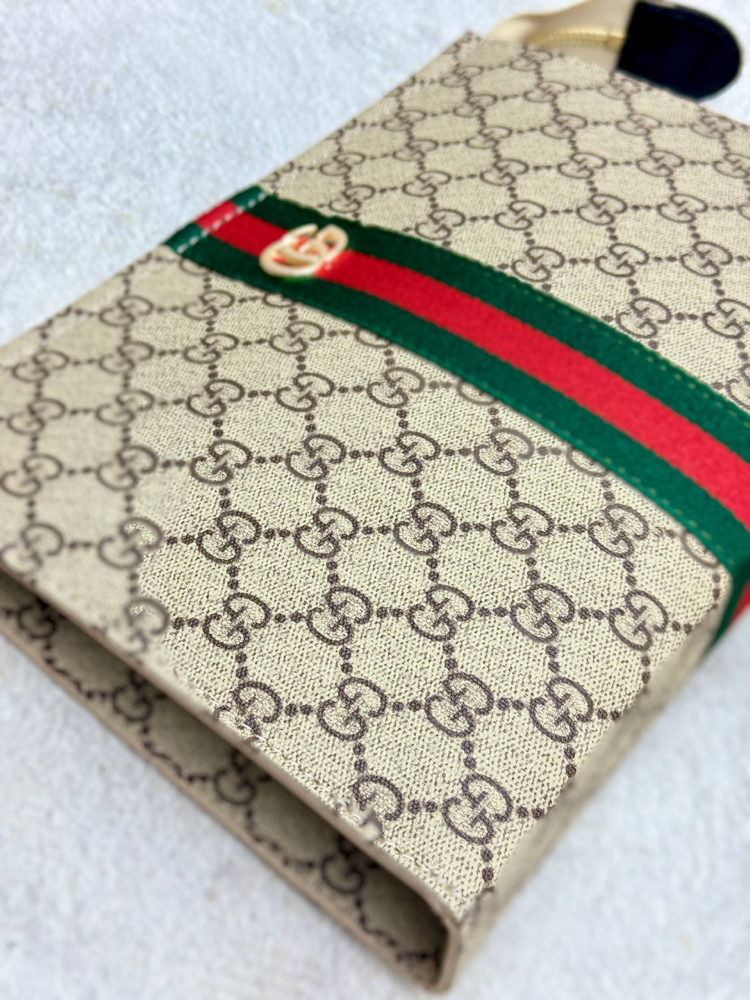 Gucci clutch 