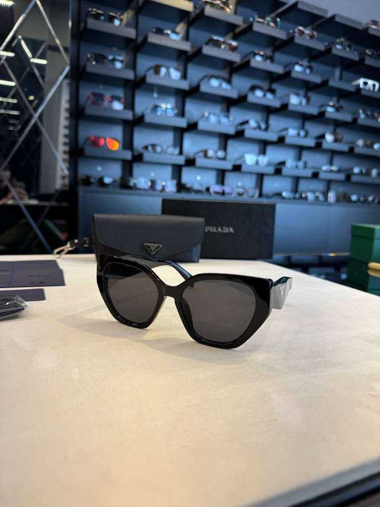Prada gözlük