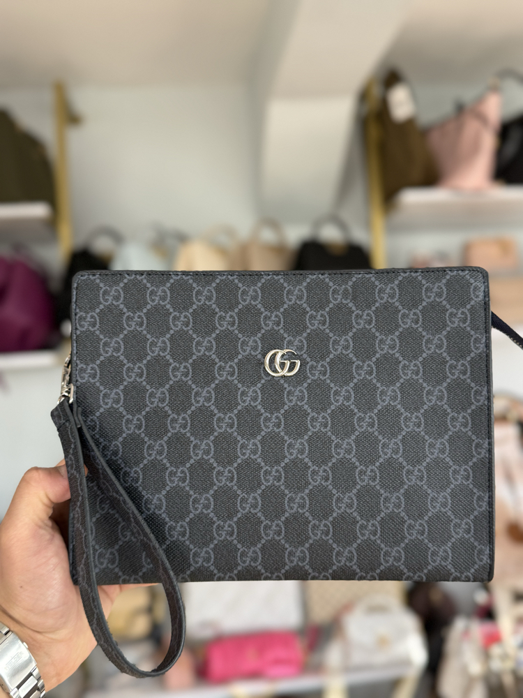 Gucci clutch 