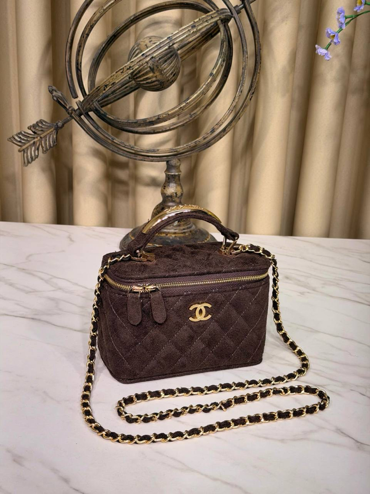 Chanel süet