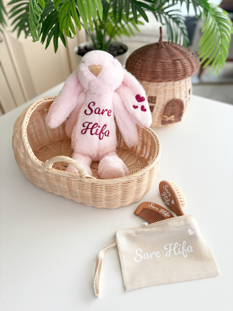 Pembe İsimli Tavşan /  Tarak / Fırça / Kese Seti