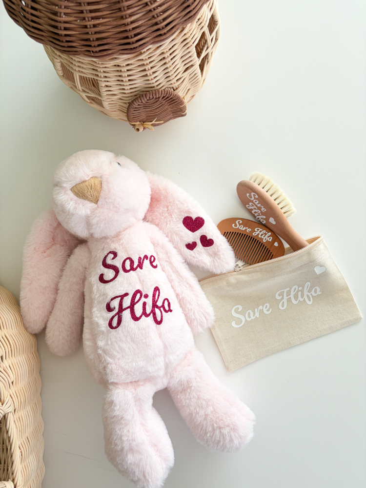 Pembe İsimli Tavşan /  Tarak / Fırça / Kese Seti
