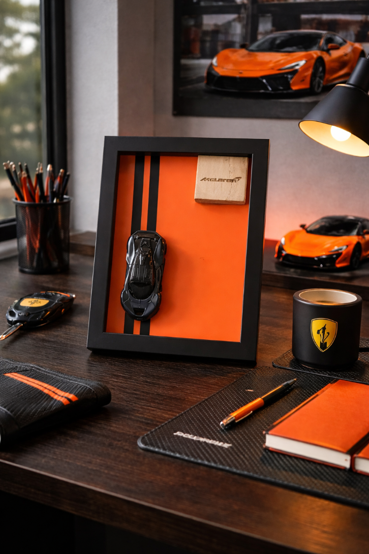 McLaren W1 Temalı Ahşap Çerçeve Dekor – Masa & Ofis Aksesuarı