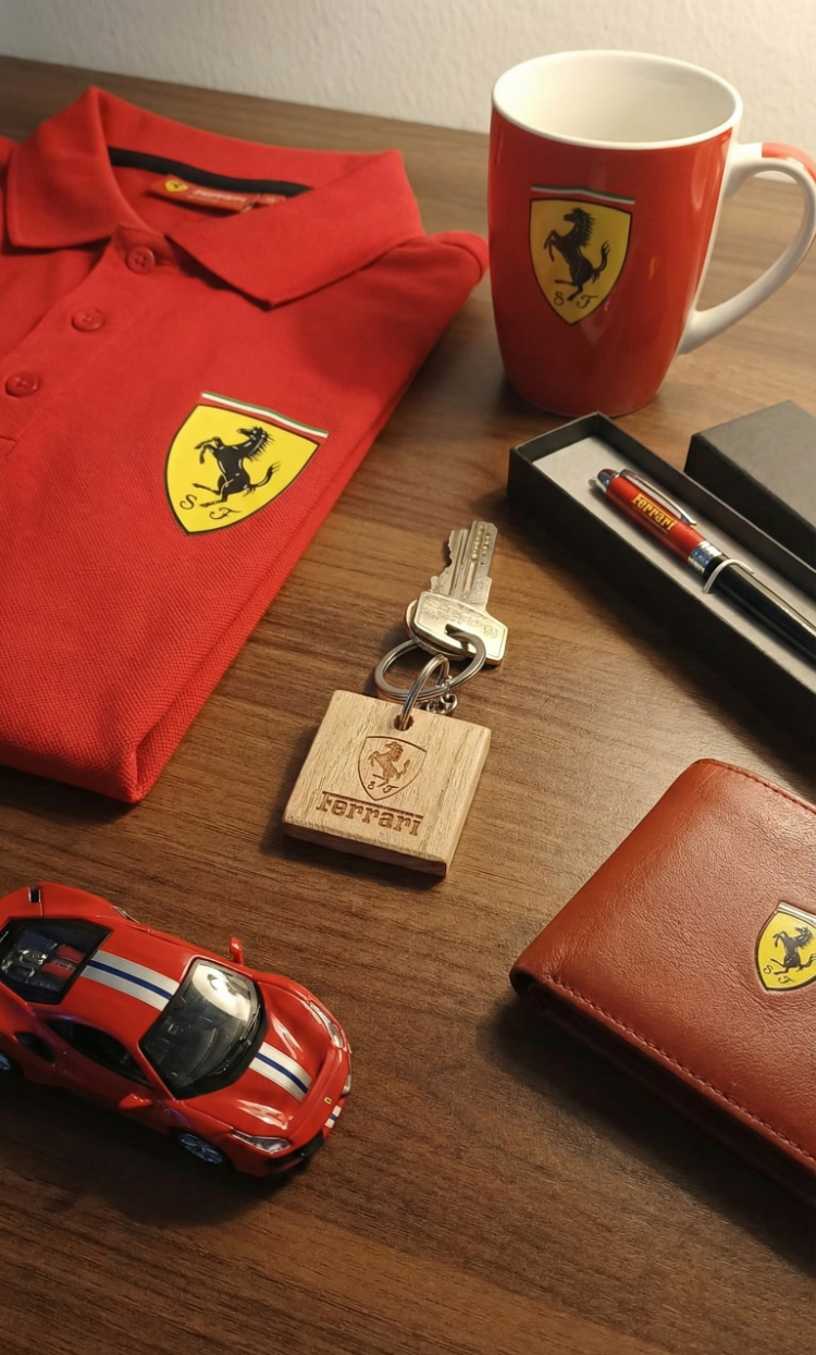 Ferrari Logolu Ahşap Anahtarlık