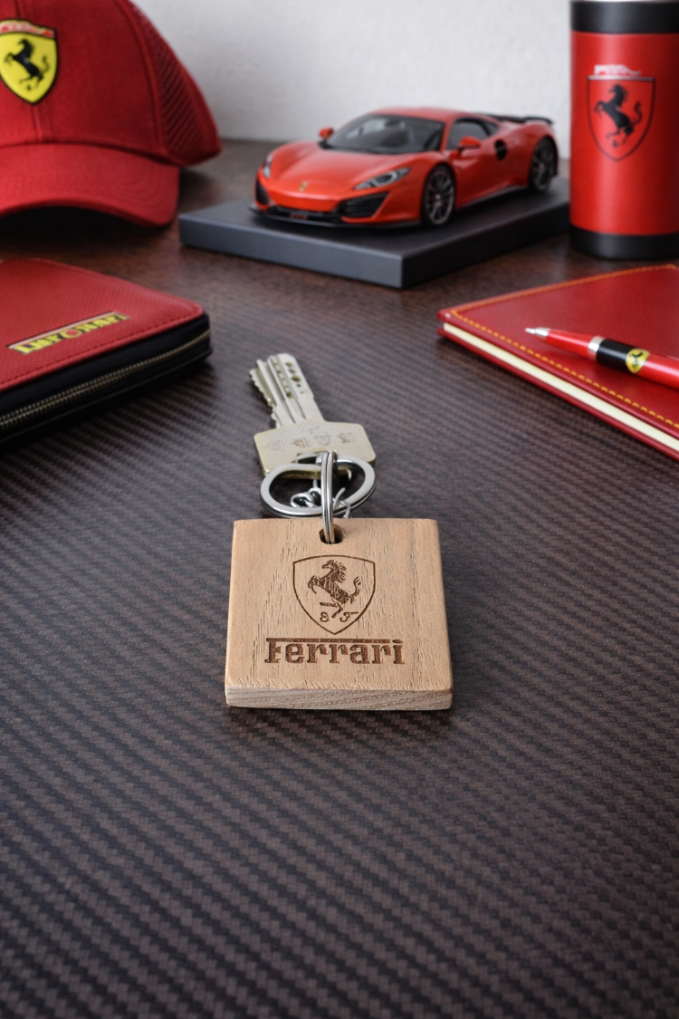 Ferrari Logolu Ahşap Anahtarlık
