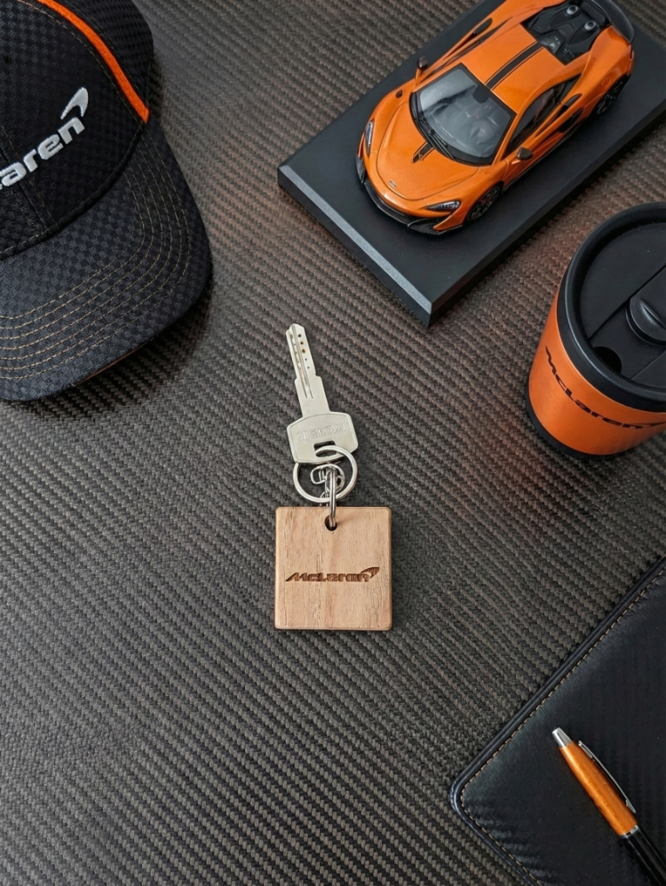 McLaren Logolu Ahşap Anahtarlık