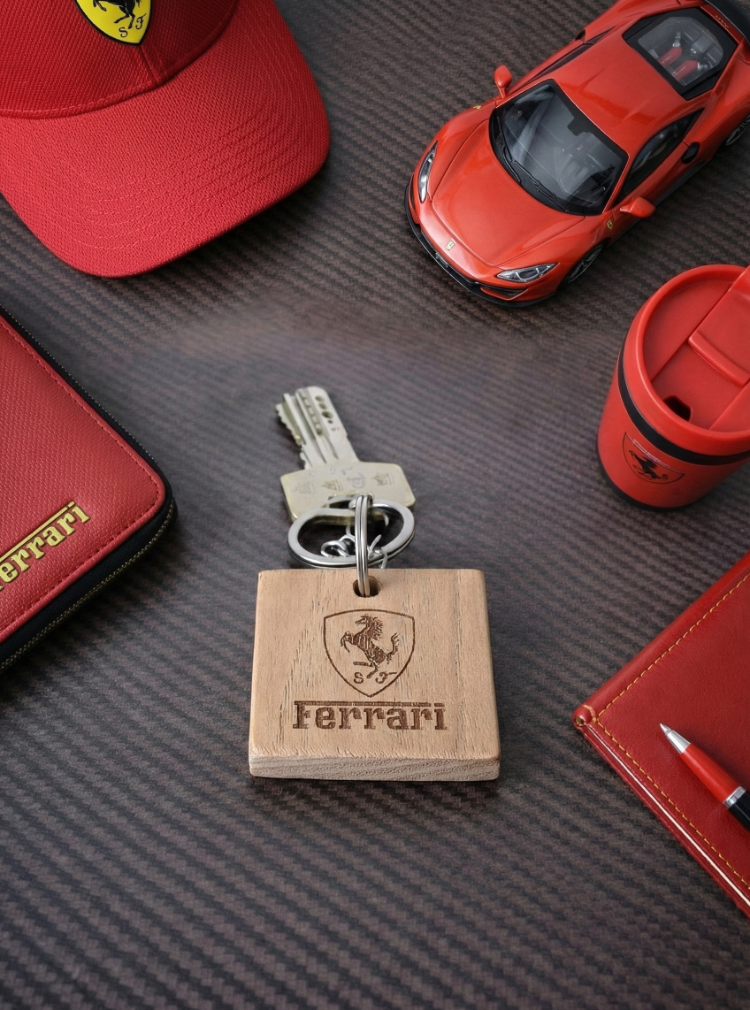 Ferrari Logolu Ahşap Anahtarlık