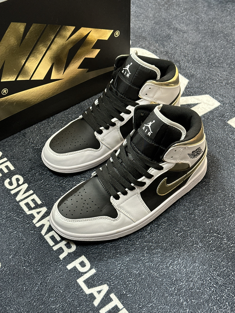 Nike Air Jordan 1 Mid “Black Patent Gold”