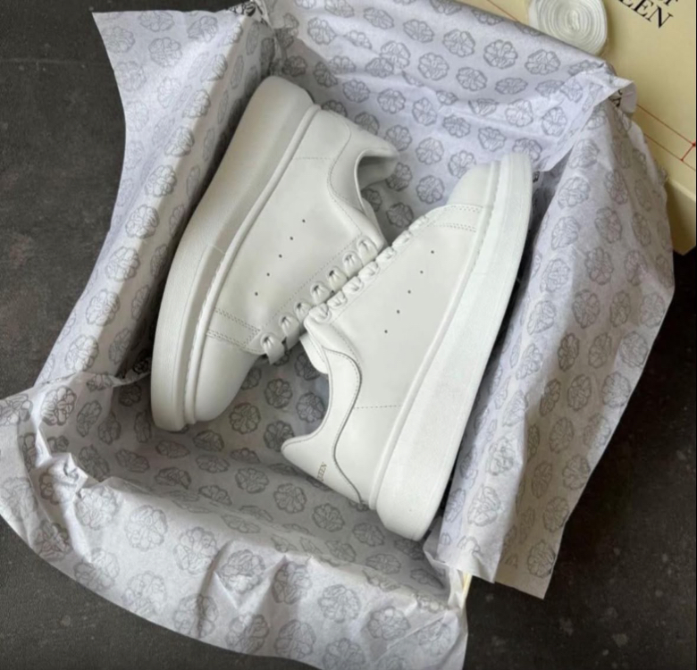 Alexander McQueen “All White”