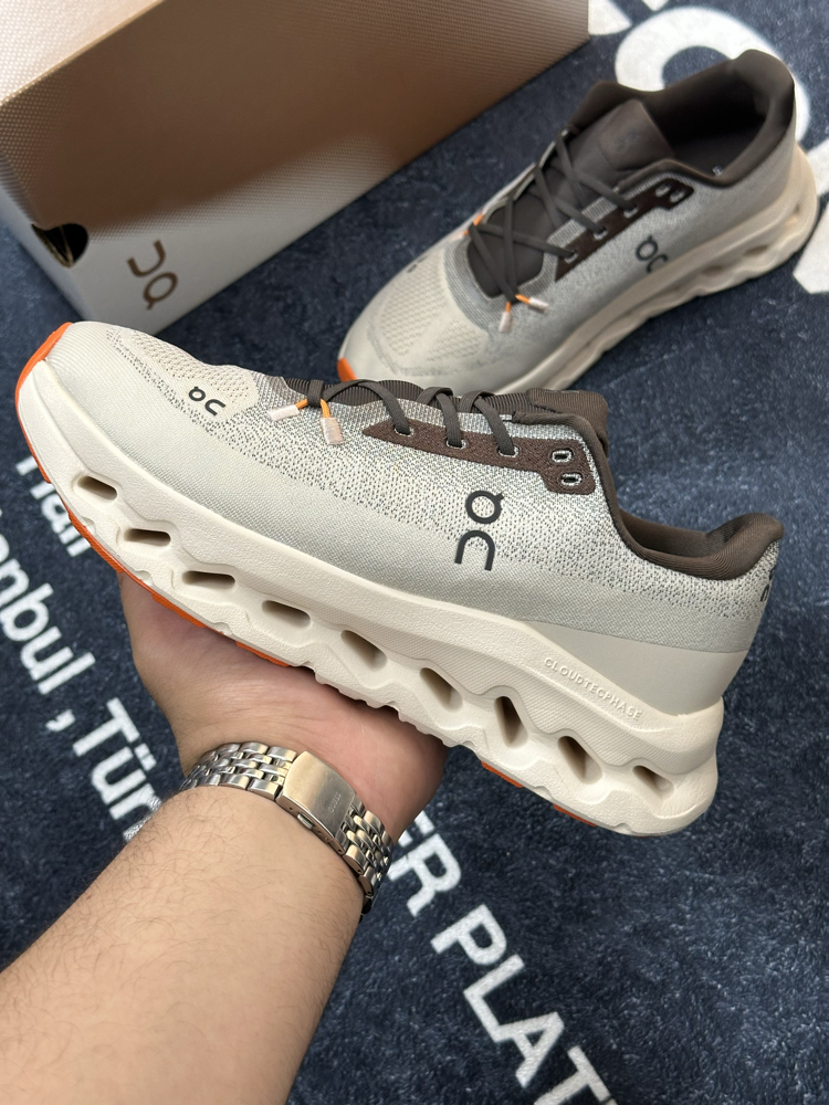 On Running Cloudtilt “Brown Orange”