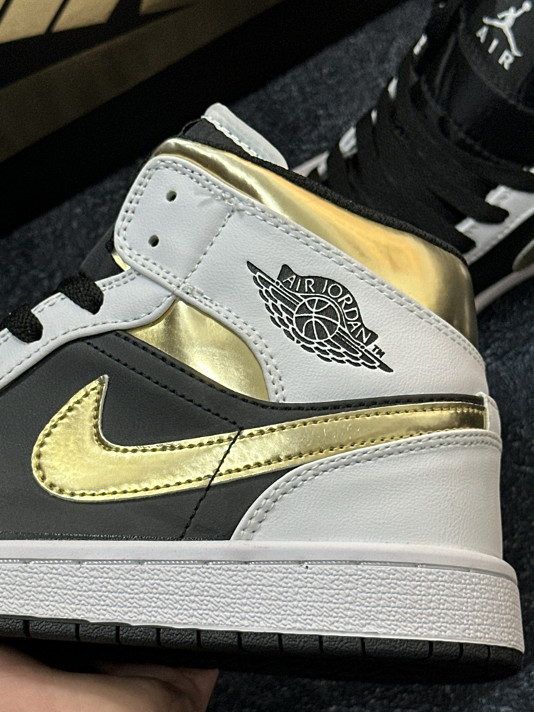 Nike Air Jordan 1 Mid “Black Patent Gold”