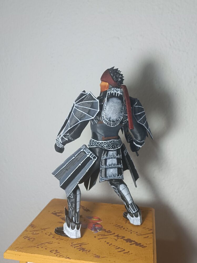 Siyah Çelik Zırh ( 20 cm )