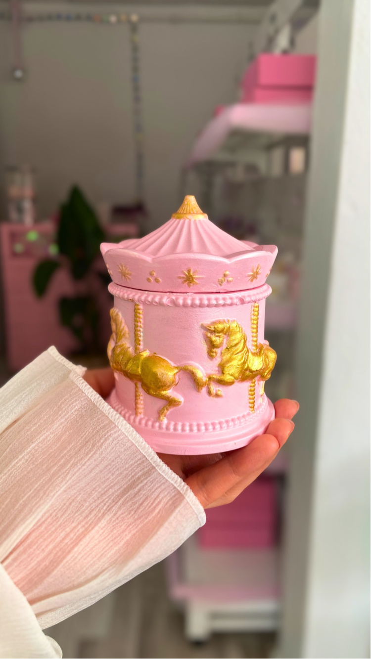 Pembe atlıkarınca kutu(mumsuz)