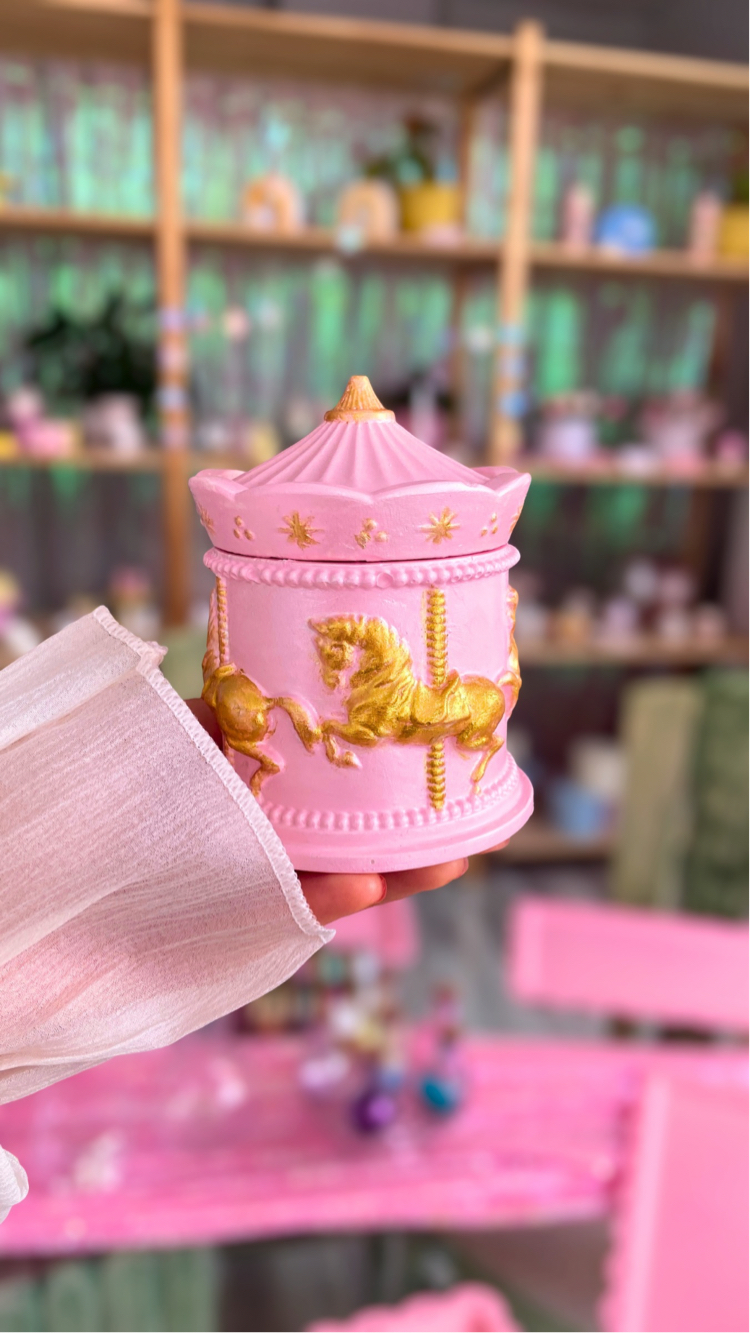 Pembe atlıkarınca kutu(mumsuz)