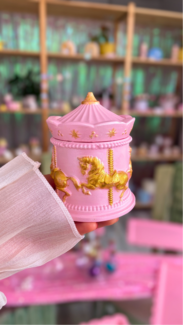 Pembe atlıkarınca kutu(mumsuz)