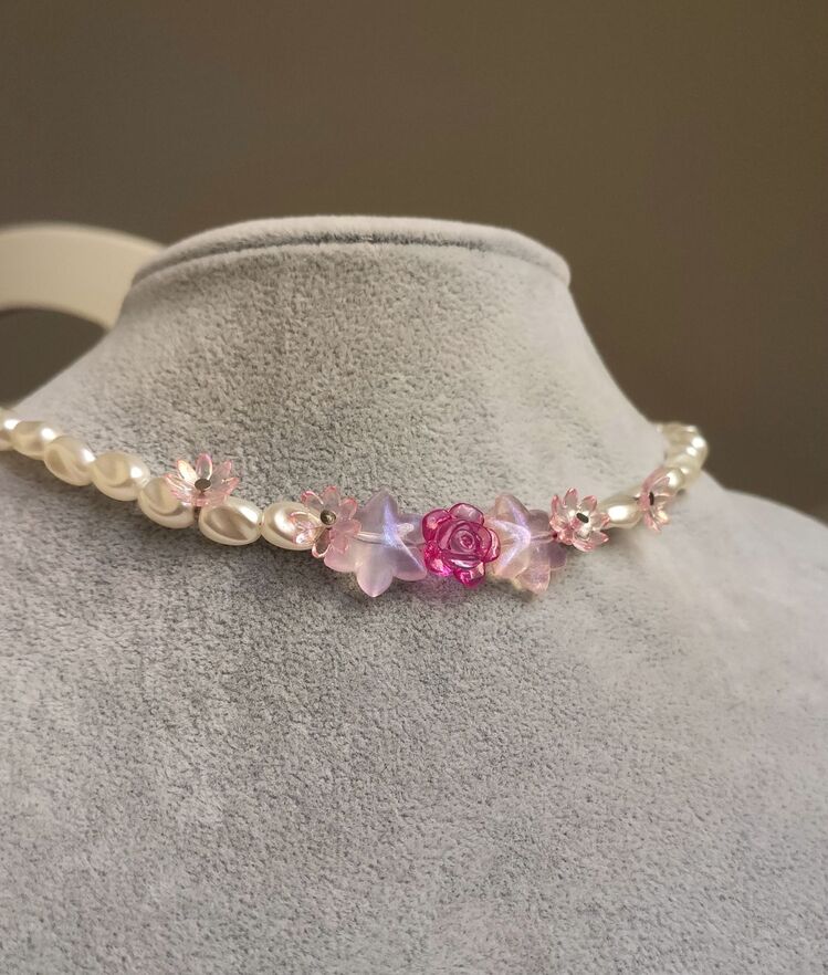 Pembe Çiçekli Kolye