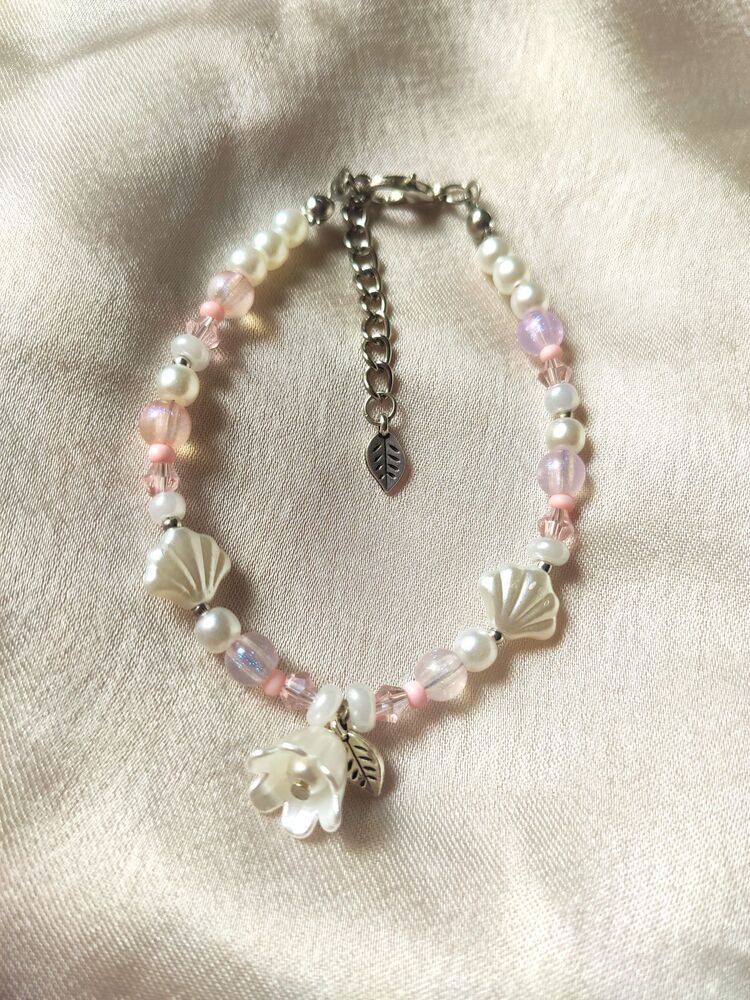 Pembe Detaylı Çiçekli Boncuk