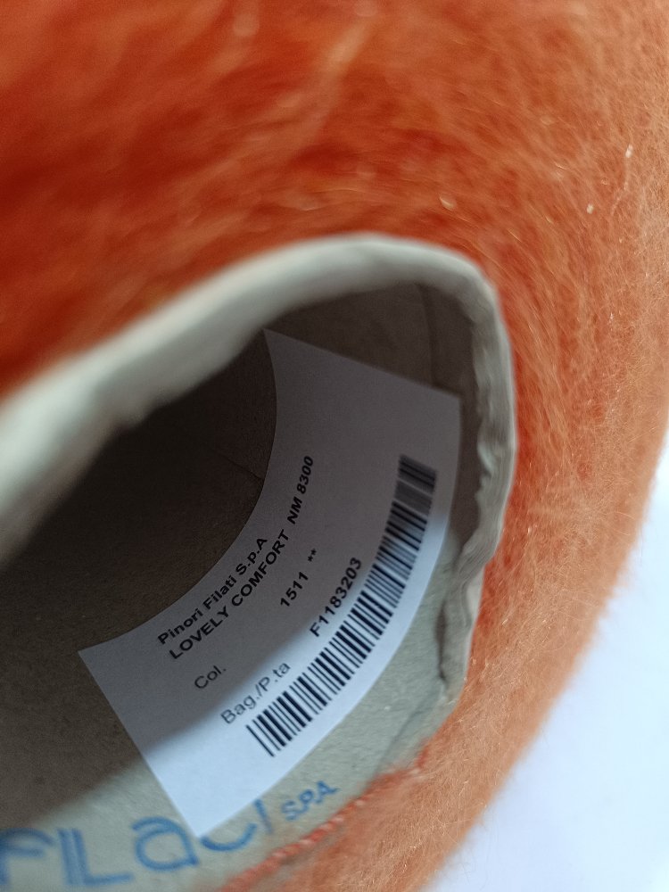 %12 Kid moher %15 Merino %12 Viskon %45 Polyamid %14 Polyester %2 Elastan 300gr