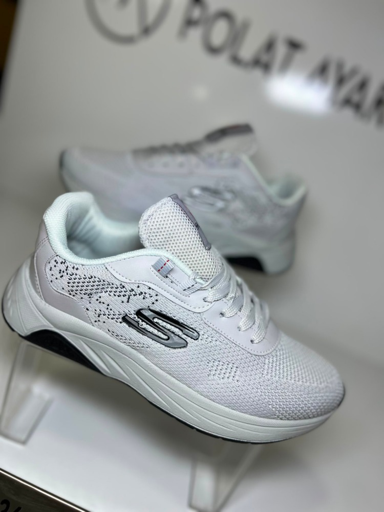 SKECHERS