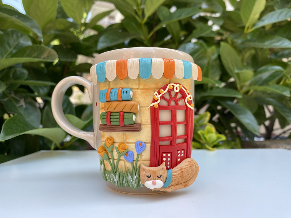 Red door bej mug