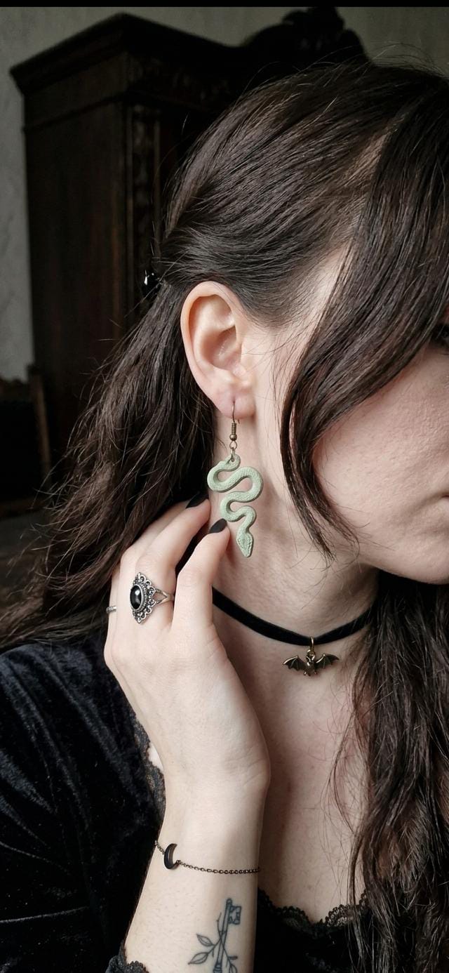 Yılanlı Gotik Küpe | Karanlık ve Çarpıcı El Yapımı Tasarım