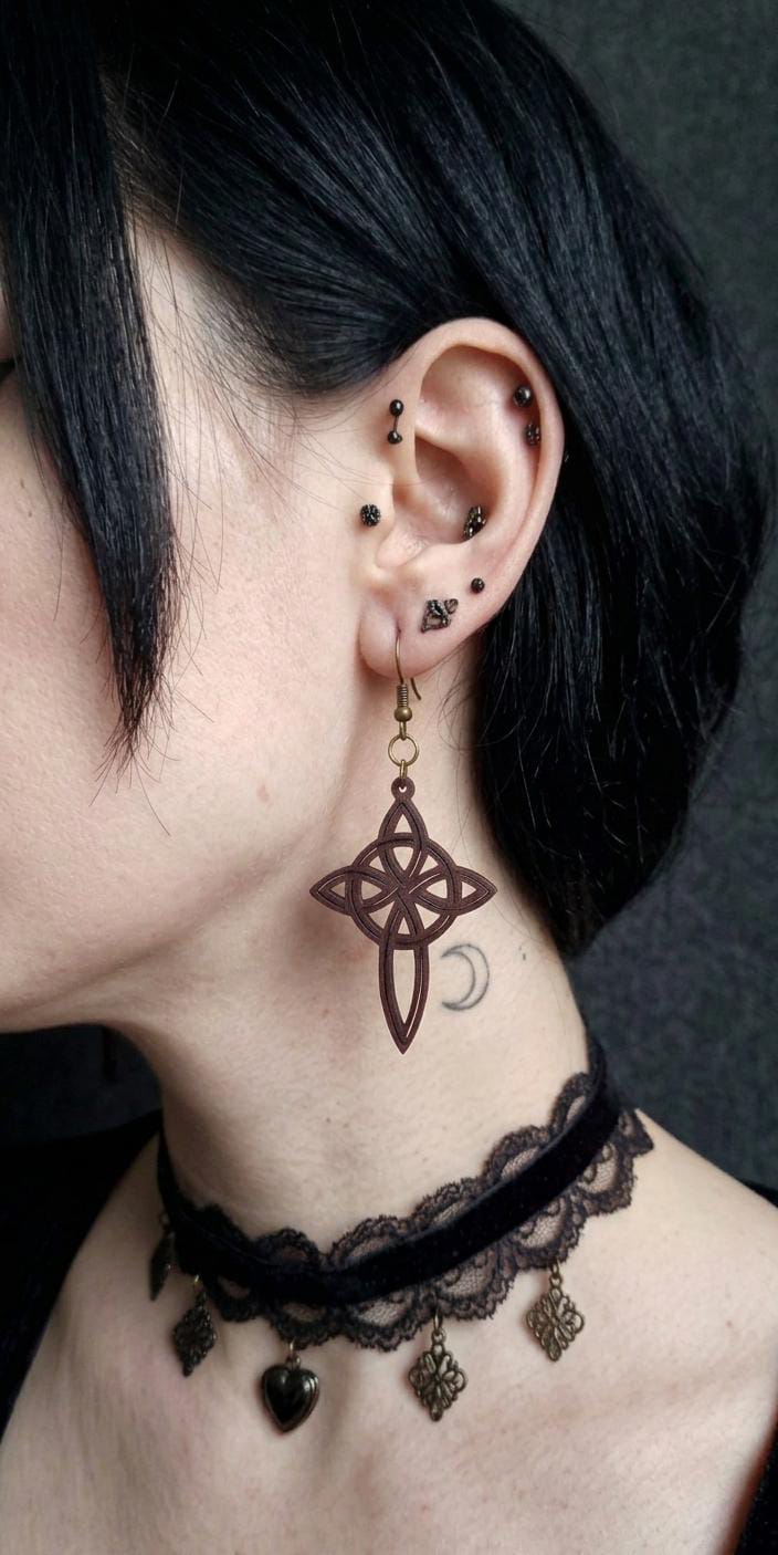Gotik Geometrik Küpe | Keskin Hatlı Modern El Yapımı Tasarım