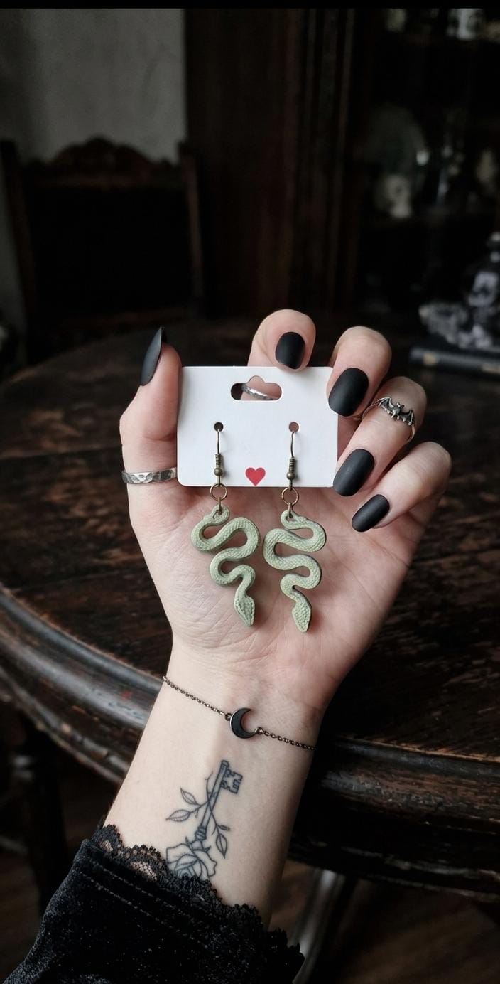 Yılanlı Gotik Küpe | Karanlık ve Çarpıcı El Yapımı Tasarım