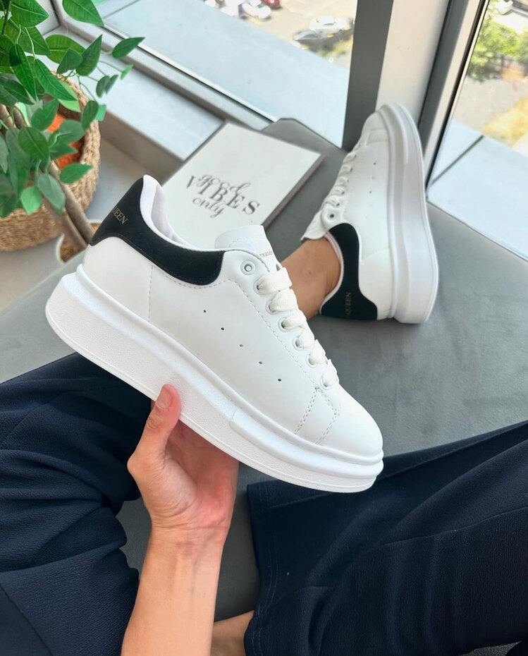 ALEXANDER MCQUEEN WHITE BLACK