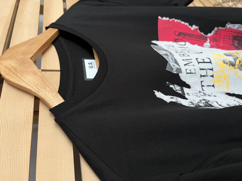 Baskılı siyah T-shirt