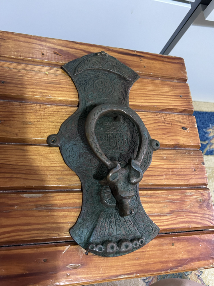 Antika Bronz Osmanlı Kapı Tokmağı – Koç/Baş Figürlü, Yazı Motifli