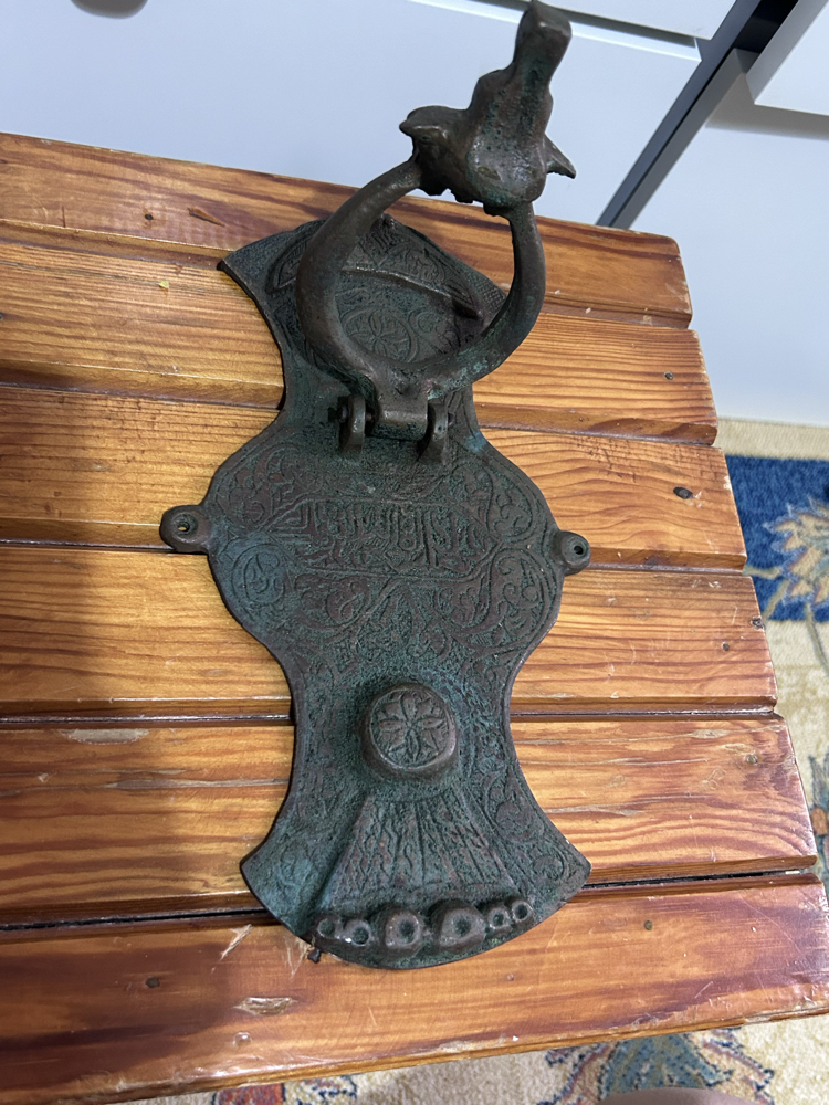 Antika Bronz Osmanlı Kapı Tokmağı – Koç/Baş Figürlü, Yazı Motifli
