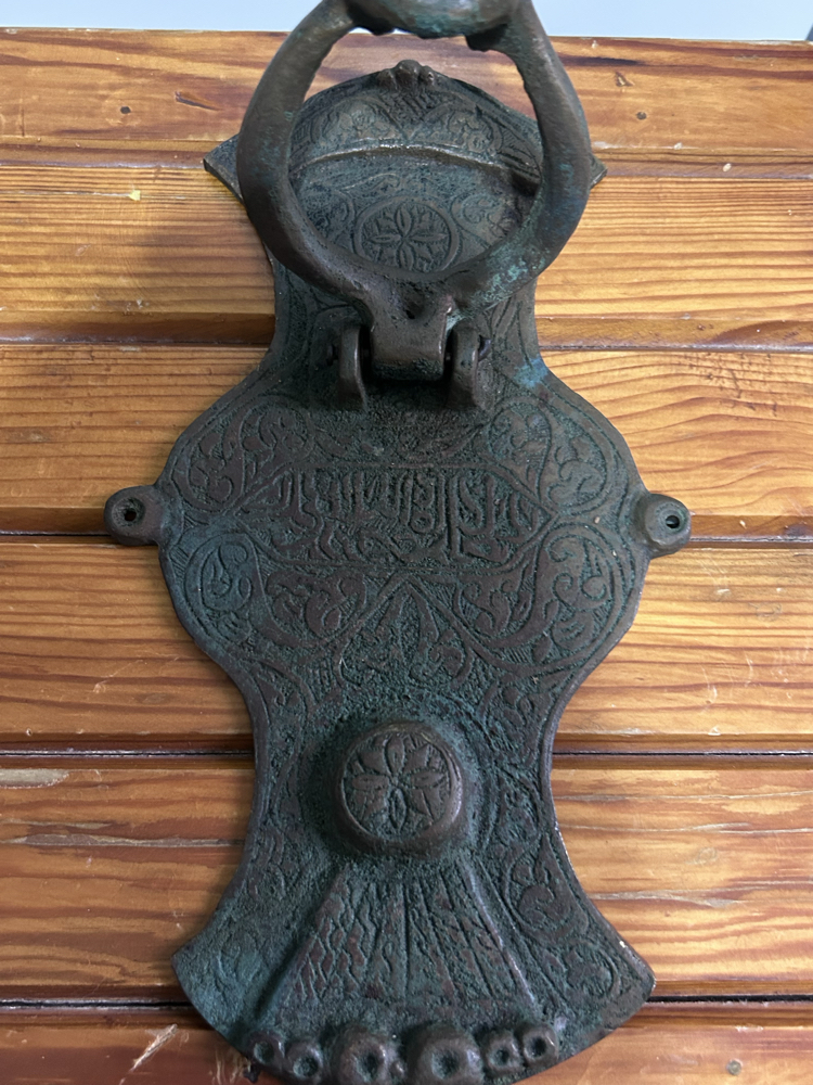 Antika Bronz Osmanlı Kapı Tokmağı – Koç/Baş Figürlü, Yazı Motifli