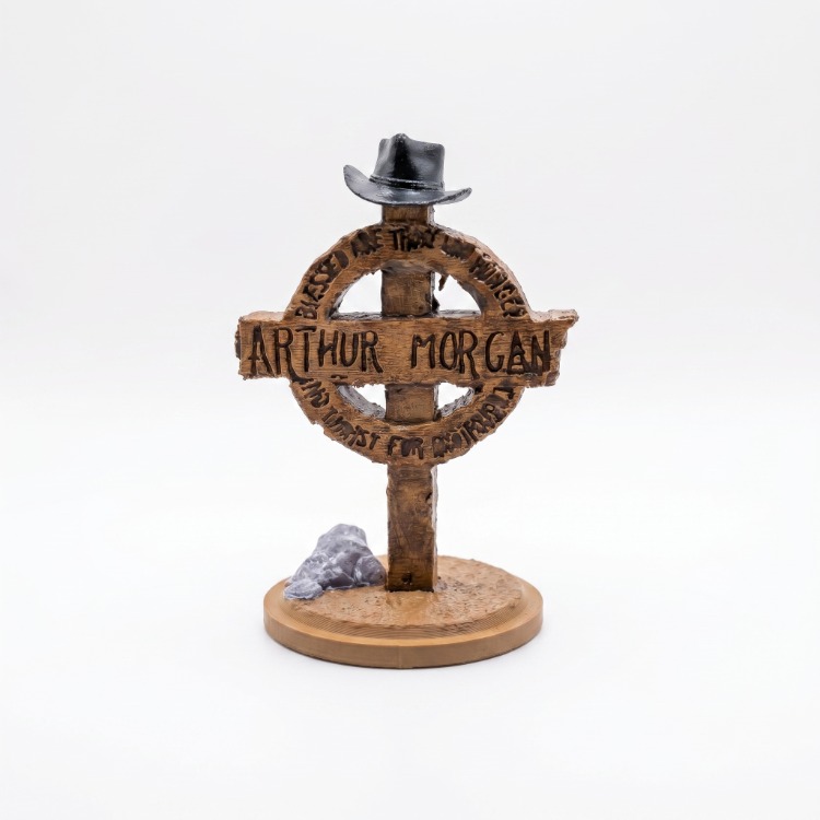 Arthur Morgan Western Masaüstü Dekor – PLA Taban & Reçine Şapkalı Diorama