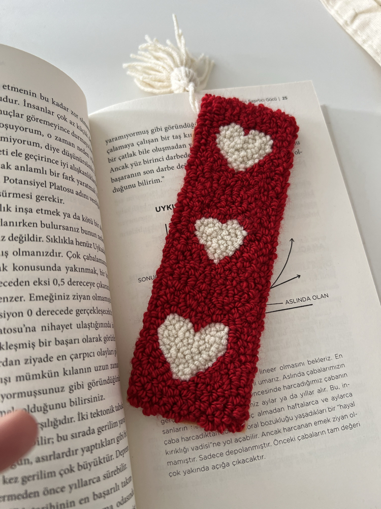 Punch Nakışlı Tasarım Kitap Ayracı