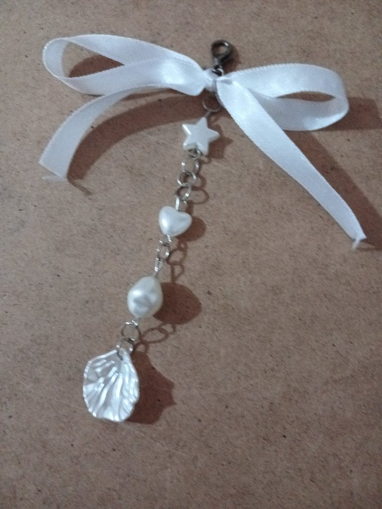 Beyaz Deniz Kabuğu Charm 