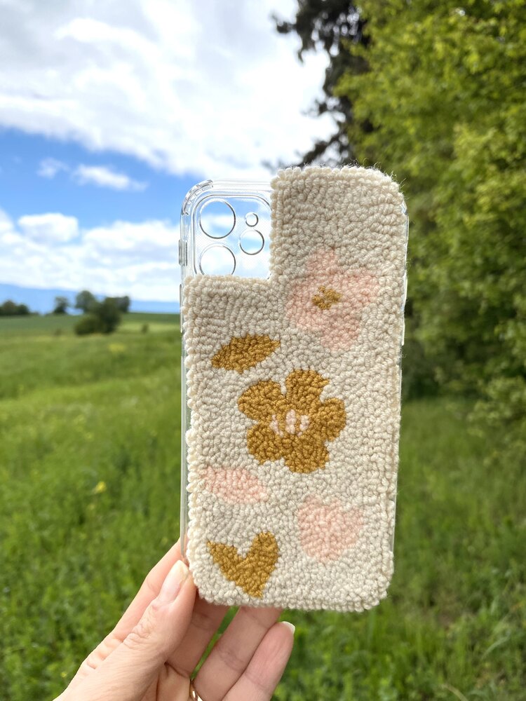 Punch İşlemeli Telefon Kılıfı