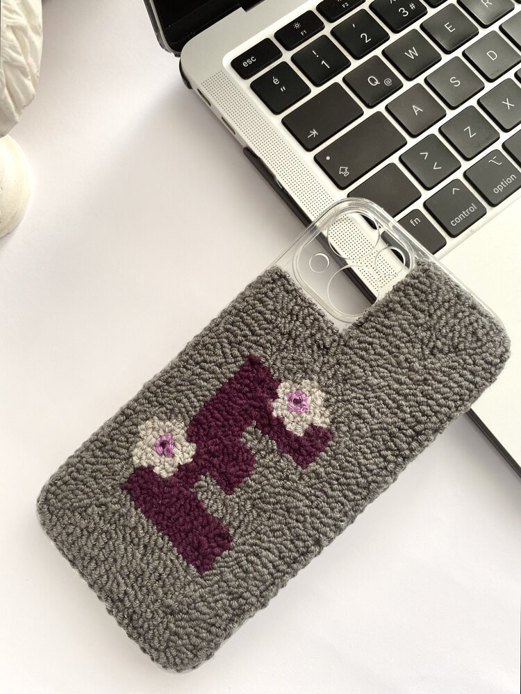 Punch İşlemeli Telefon Kılıfı