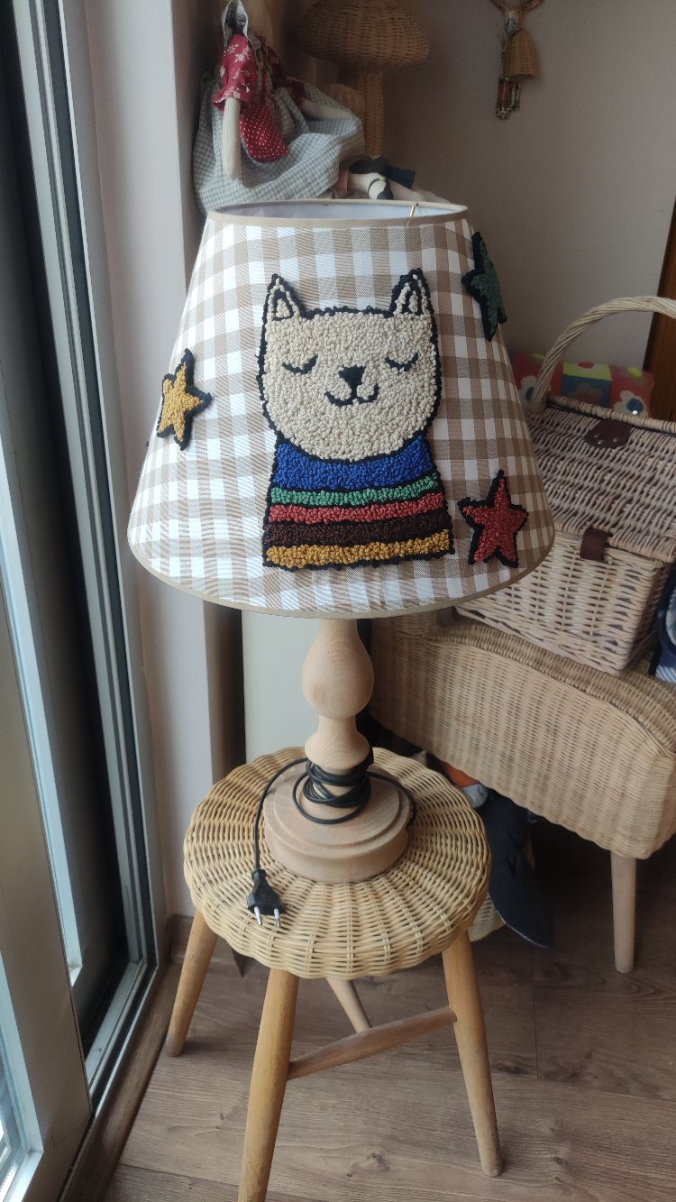 kedi abajur