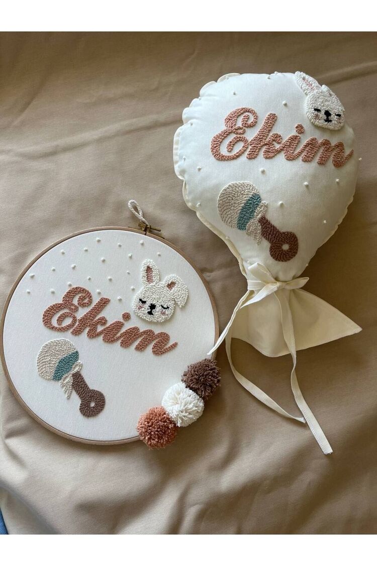 Işlemeli Isimli Kapı Süsü Ve Takı Yastığı Takımı (2'li Takım), bebek Hediyelik (İÇ DOLGULU)