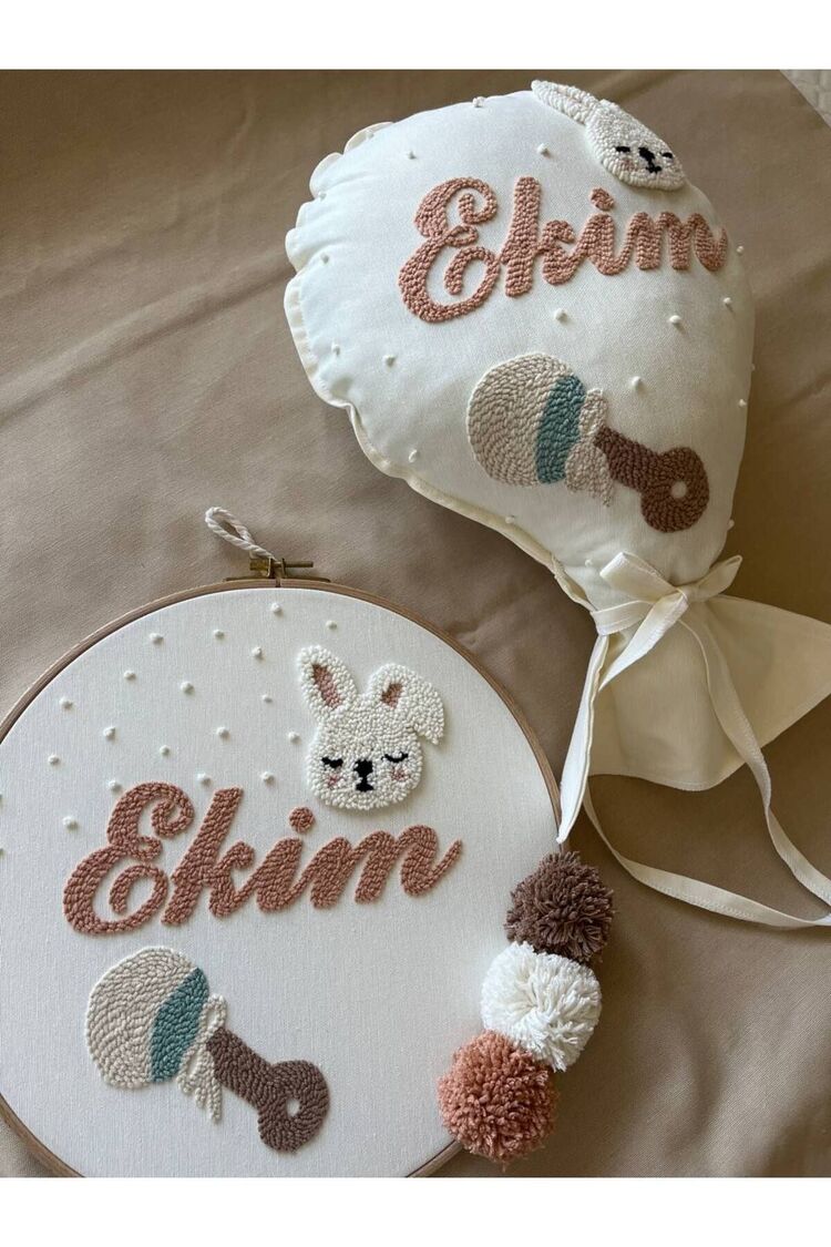 Işlemeli Isimli Kapı Süsü Ve Takı Yastığı Takımı (2'li Takım), bebek Hediyelik (İÇ DOLGULU)