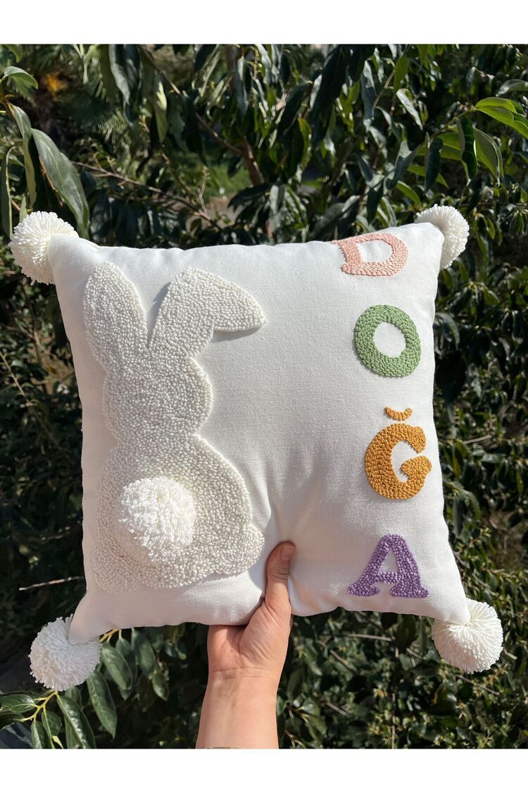 Punch nakışı ile işlenmiş bebeğinize özel dekoratif kırlent kılıfı (40 cm x 40 cm)