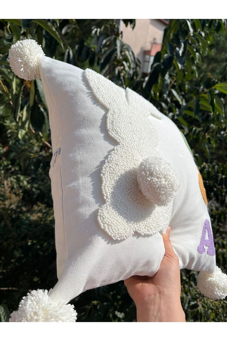 Punch nakışı ile işlenmiş bebeğinize özel dekoratif kırlent kılıfı (40 cm x 40 cm)