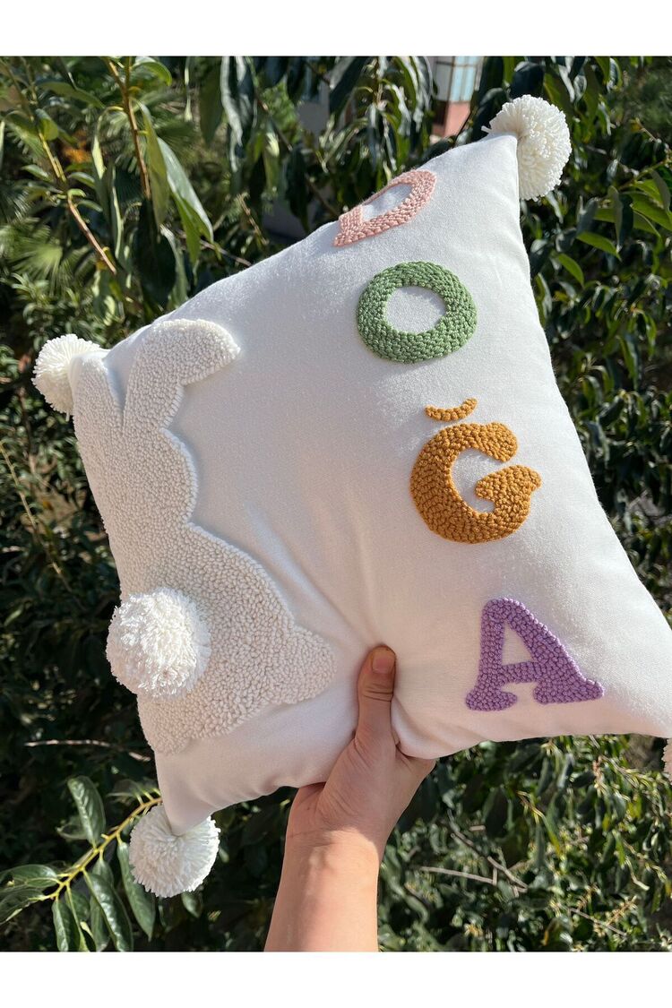 Punch nakışı ile işlenmiş bebeğinize özel dekoratif kırlent kılıfı (40 cm x 40 cm)