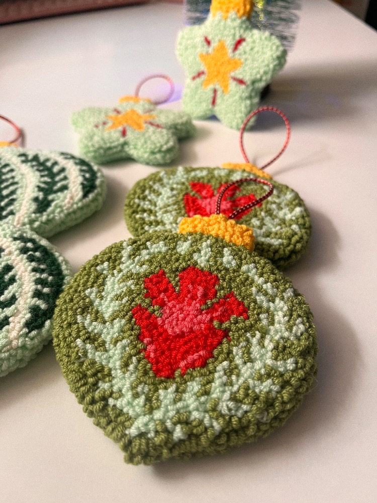 Floral desenli ve Boho tarzı Çift Taraflı Yılbaşı Ağaç Süsleri