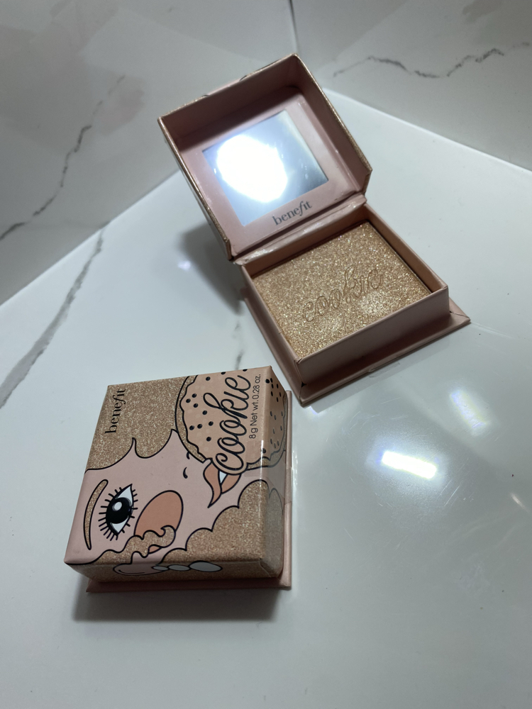 ✨ Benefit Highlighter – Işıltının En Güzel Hali! ✨